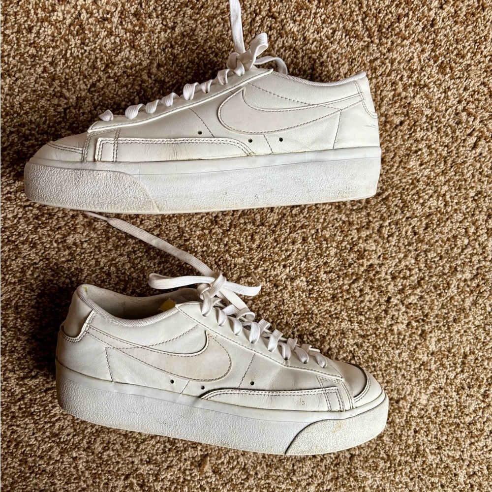 Nike White Low-Top Sneakers - Picture 2 of 8